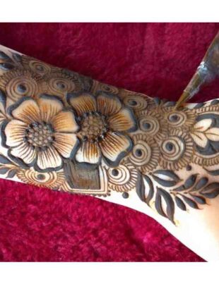 Stylish Simple Mehndi Designs for Front Hands