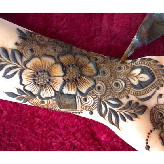 Stylish Simple Mehndi Designs for Front Hands